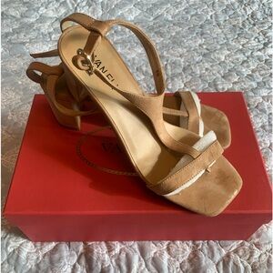 Vaneli Milina Leather Sandal, size 9